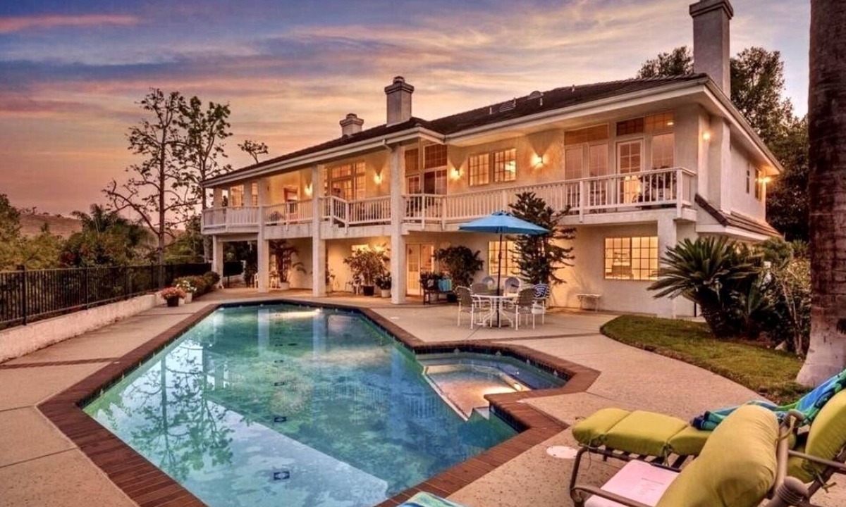 Fallbrook House | Custom 3,600sf Fallbrook Retreat: Wedding Guests Family Couples-Wine Golf Coast