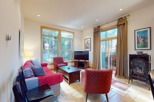South Lake Tahoe House | Custom South Lake Tahoe Cottage for 6 Close to Parks and Beaches