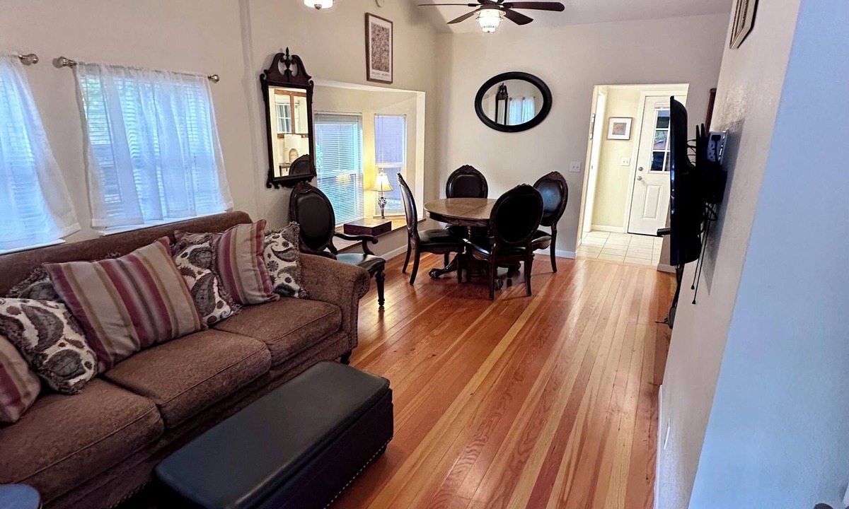 Challenge Cabin | Cute, 1 bedroom pet friendly cabin by the creek