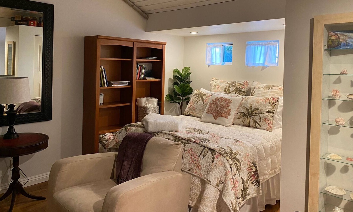 Solana Beach Apartment | Cute detached studio a short walk to the beach... and everything else!