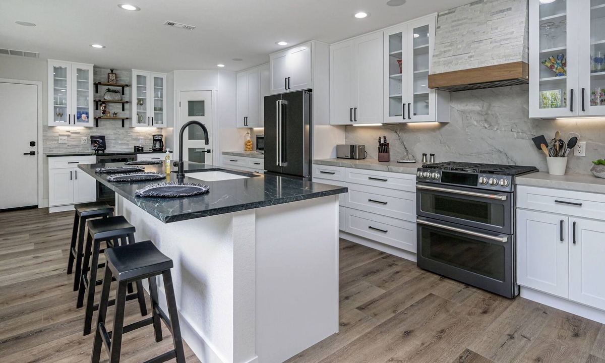 Lantern District House | Dana Point Gem in Lantern District - Walk to beach