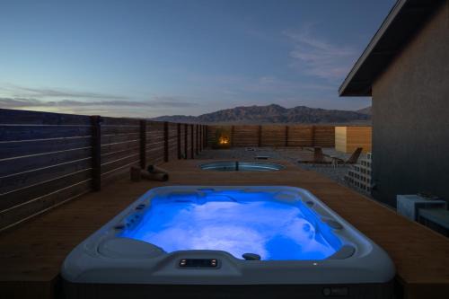 Wonder Valley House | Dark Star - Endless Stars, Cowboy Pool, Spa, Fire pit, BBQ