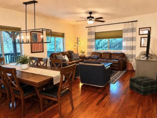 McCall House | Davis Avenue Luxury Lodge