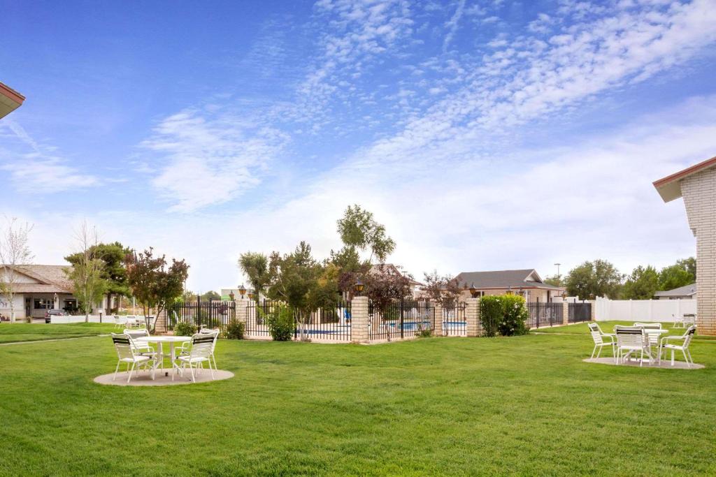 Delta Hotel | Days Inn by Wyndham Delta