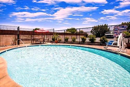 Antioch Hotel | Days Inn & Suites by Wyndham Antioch