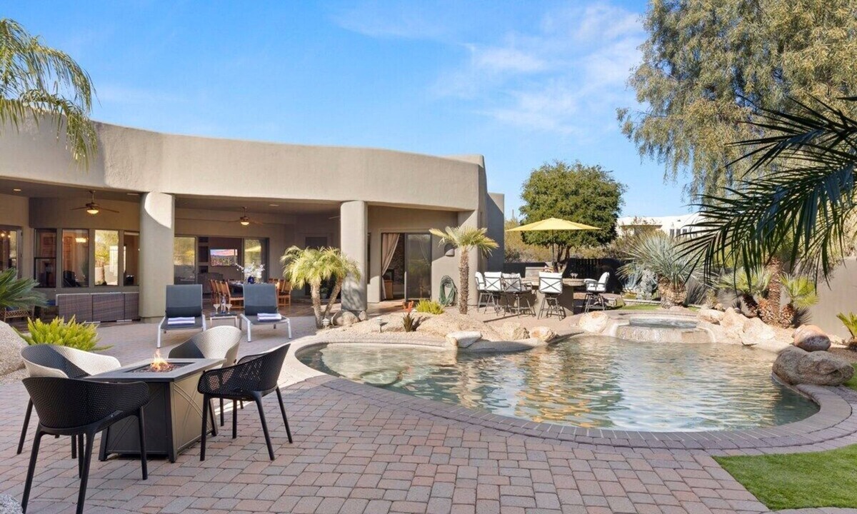 Desert Crown Three House | Debonair Derby | Private Pool + Spa Courtyard | Book Now