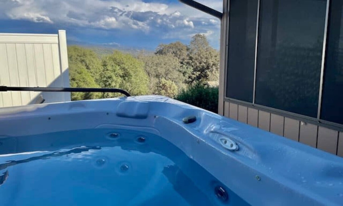 Ahwahnee House | Deer Suite - Hot Tub - Game Room - Sleeps 2