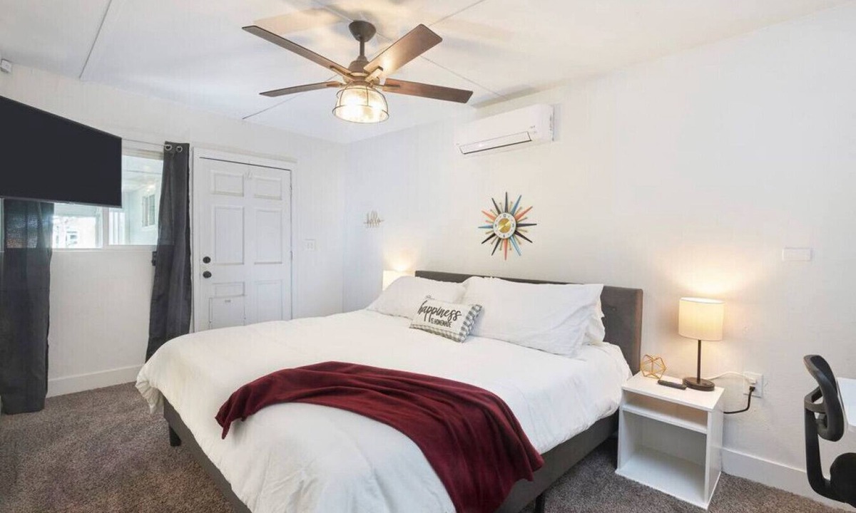 Tower District House | Del Mar Studio · Charming Studio I 600Mbps Walk to Tower District