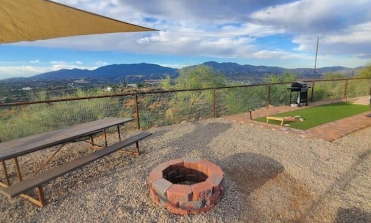 Globe House | Delightful 2 bedroom RV with boat/trailer parking