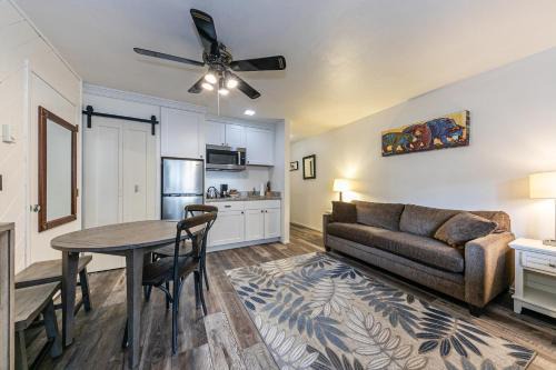 Truckee House | Delightful Studio w/Kitchenette #111 at Donner Lake Village