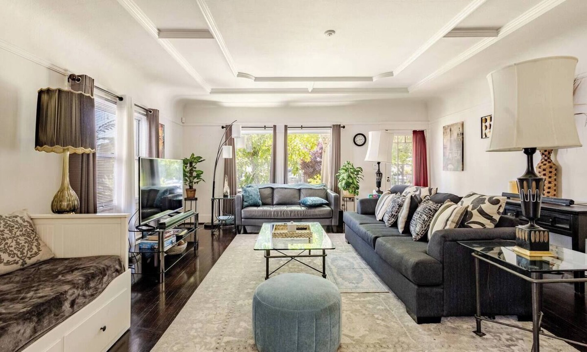Civic Center Apartment | Delta Breeze Getaway
