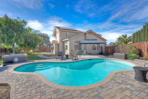 Wildomar House | Desert Escape Home with 3BD 3BA with Pool and Jacuzzi