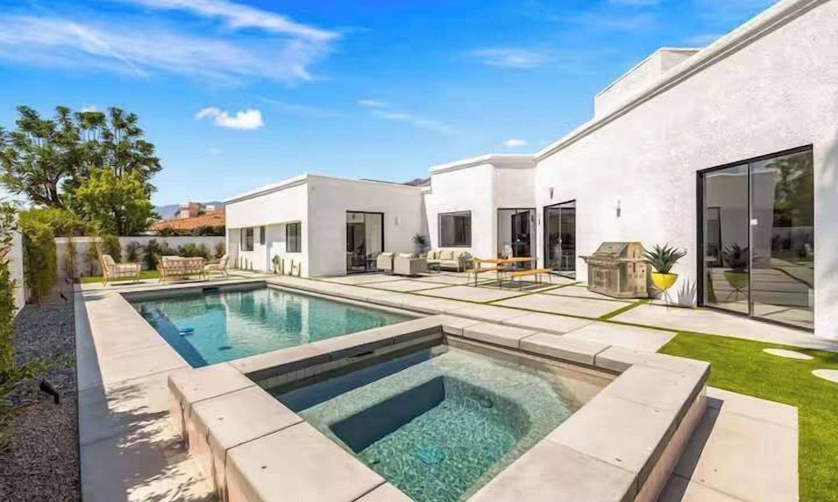 Sunrise Vista Chino House | Designer 5 Bed 4 Bath With Entertainers Pool & Spa