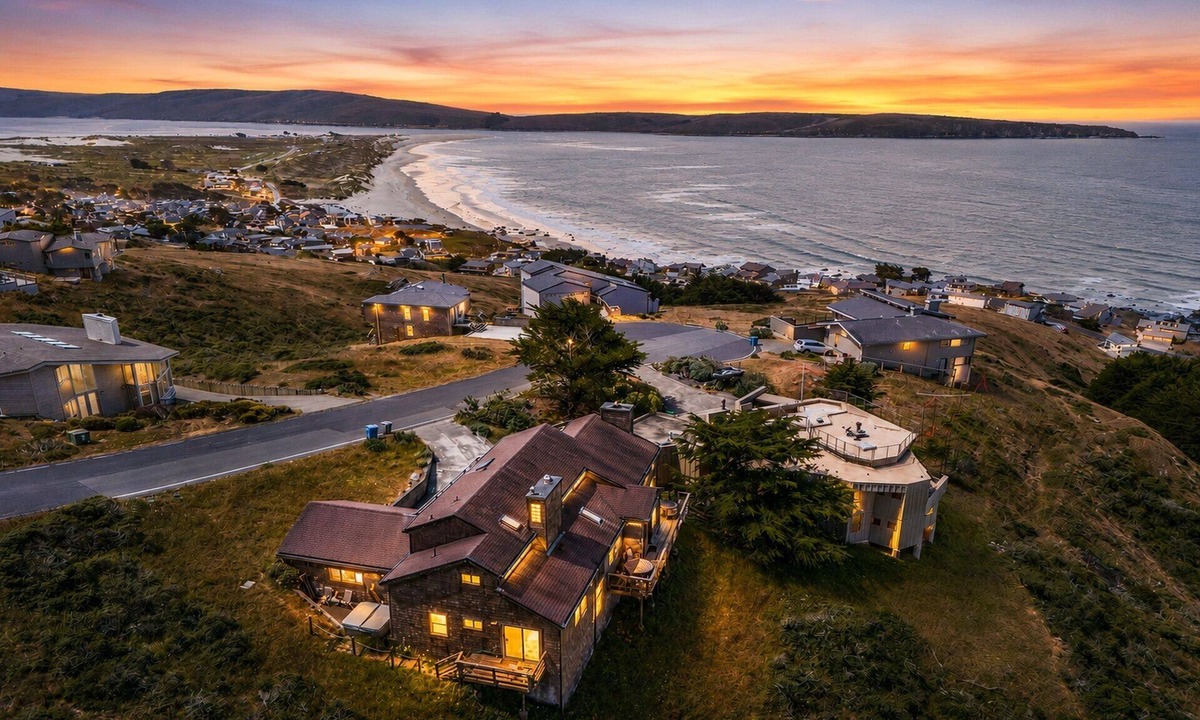 Dillon Beach House | Dillon Beach 5-Star! Near Beach, Hot Tub~Game Room Dog-OK Northern Lights