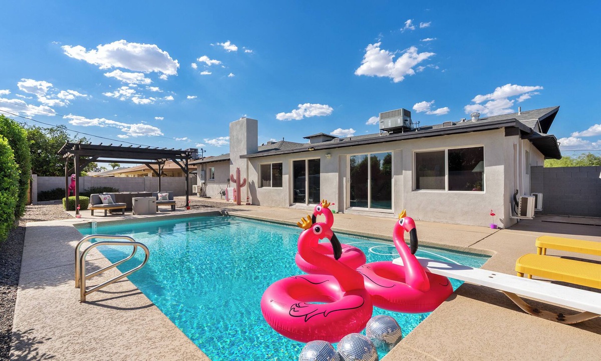 Village Grove House | Disco Dino: Pool, HotTub & Game Room Sleeps 18