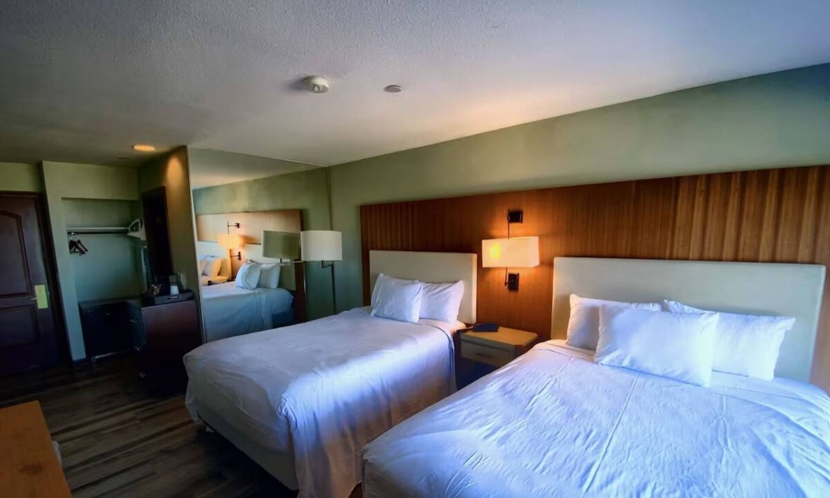 Mount Charleston Hotel | Discover Nature’s Beauty – Double Queen Room w/Free Parking and All-Season Fun