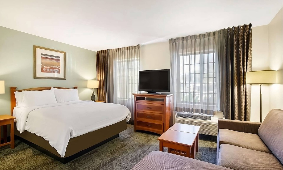 Carmel Mountain Ranch Hotel | Discover San Diego: Comfortable Suites w/Pool, Breakfast & Pet-Friendly Stay!