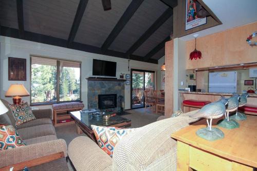 Mammoth Lakes Apartment | Discovery 4 142 Loft