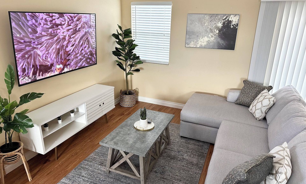 Placentia House | Disneyland Getaway Tri-level Gated Townhome