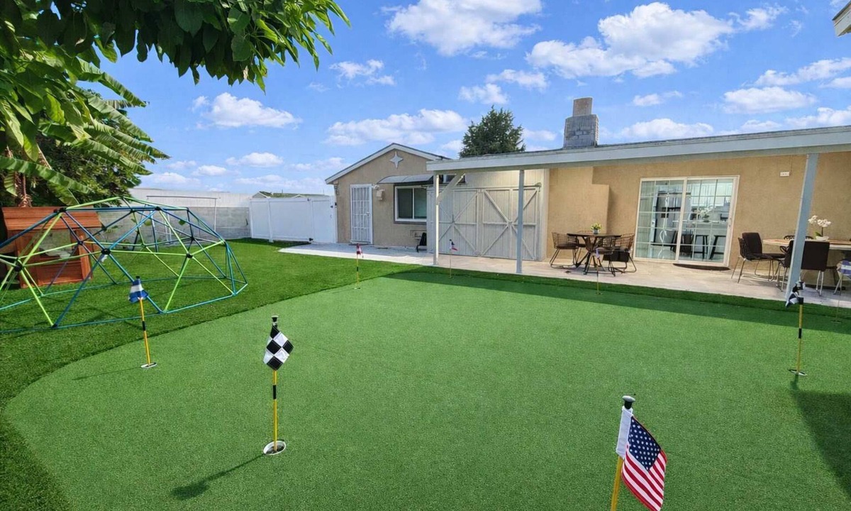 Southwest Anaheim House | Disneyland Lux Villa 6BR/4BA, Mini Golf & Arcade