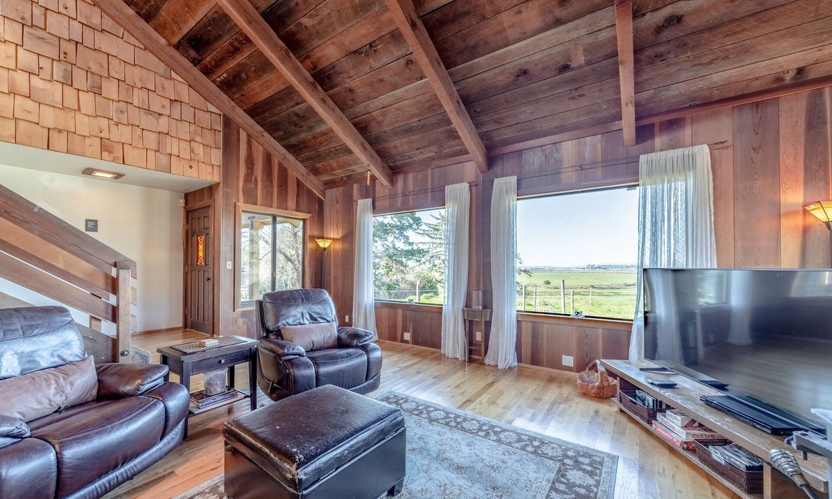 Freshwater House | Dog-friendly cabin w/beautiful pasture and bay views and near the ocean