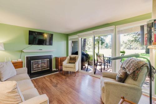 Overlook Park House | Dog-friendly condo with 6 SHARC passes & great golf course views