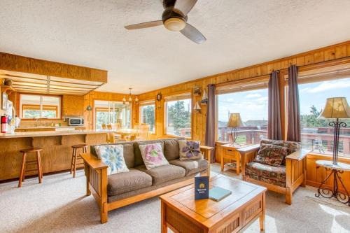 Bayshore House | Dog-Friendly Home with Ocean Views Easy Beach and Bay Access and Free WiFi