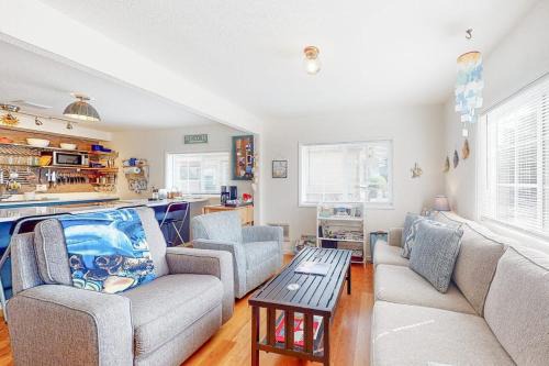 Winchester Bay House | Dog-friendly home with two full kitchens & a gas grill - walk to the ocean