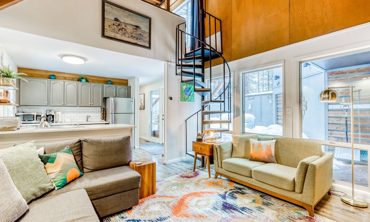 Sunriver House | Dog-friendly home with private hot tub, fast WiFi, gas fireplace & SHARC passes