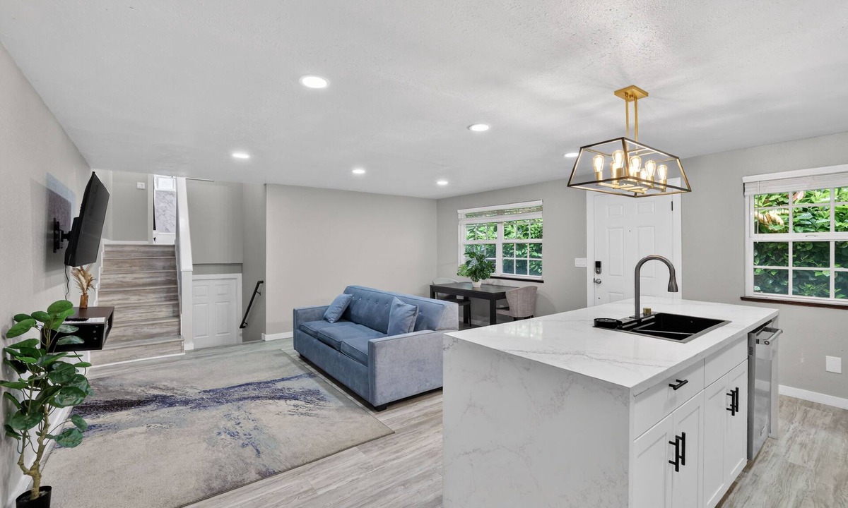 Milwaukie Apartment | Dog-Friendly Milwaukie Townhome | Creek Access