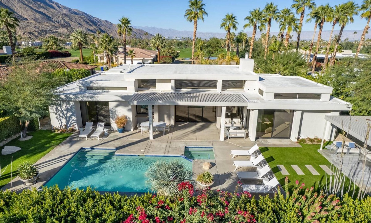 Palm Springs House | Dog Friendly Villa located on Indian Canyons Golf Course with Private Pool
