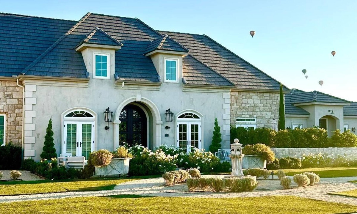 Temecula Bed & Breakfast | Domaine Chardonnay, one of Temecula Wine Country's premier residential properties, is an exclusive, privately operating, winery estate Bed & Breakfast with 3 beautifully appointed, independent guest suites for overnight accommodations, each featuring