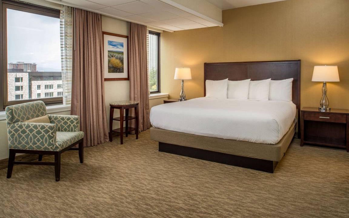 Lloyd District Hotel | DoubleTree by Hilton Hotel Portland 1 King Executive Suite with Living Room