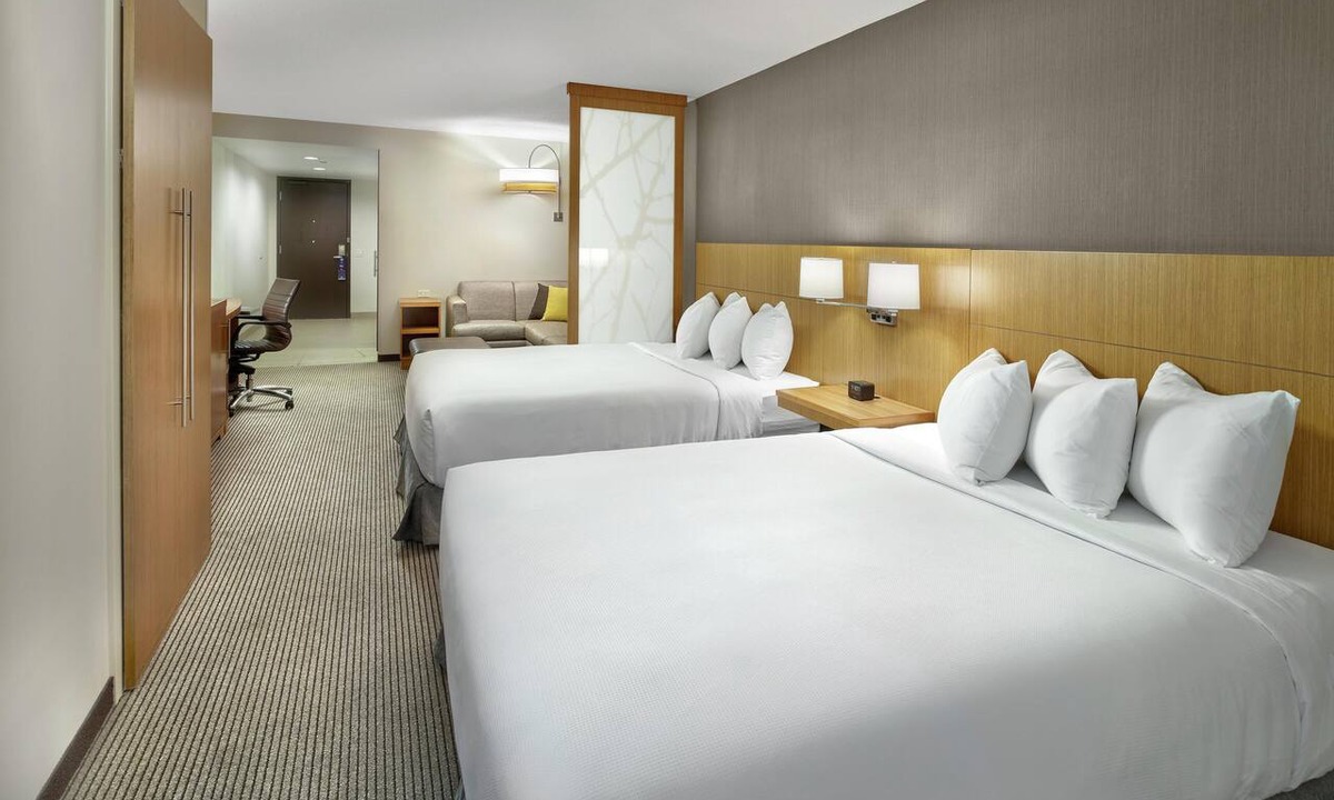 North Central Edmonton Hotel | DoubleTree by Hilton Edmonton Downtown