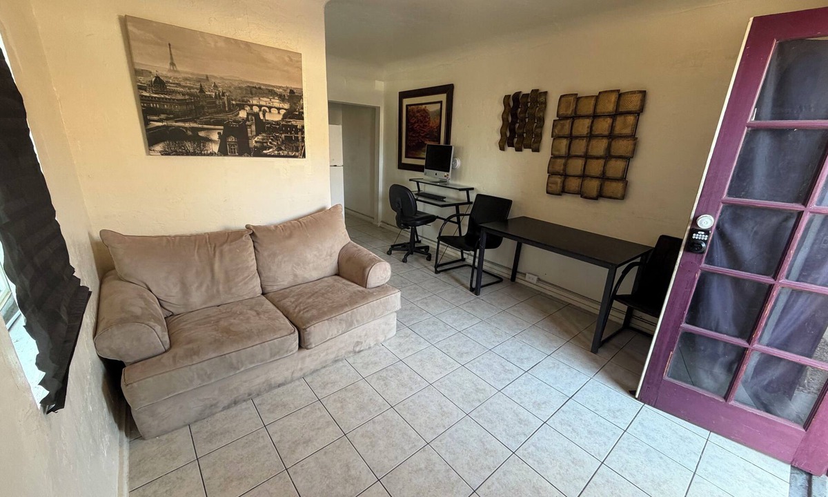 Garfield Apartment | Downtown 1 bedroom Purple Apartment