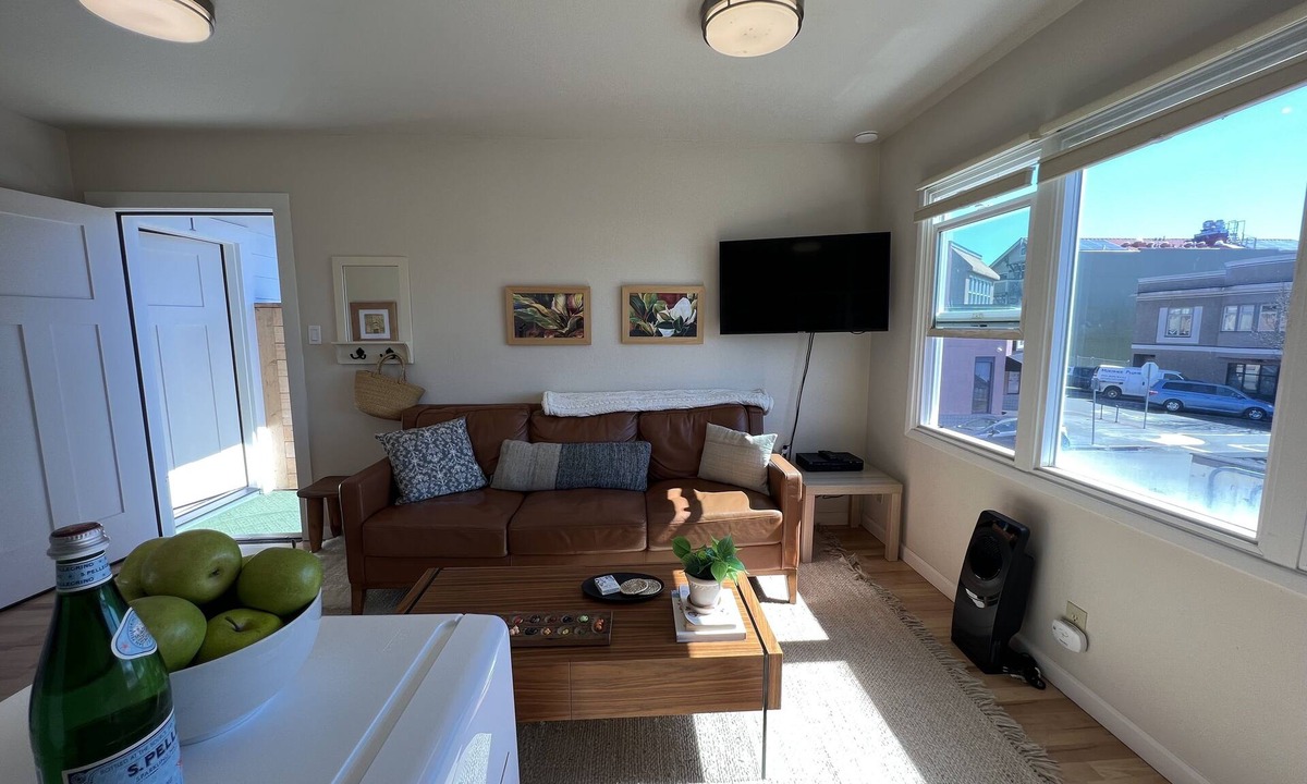 Arcata Apartment | Downtown Arcata Farmers Market Apartment