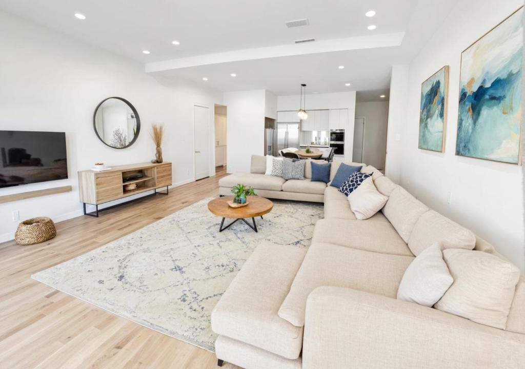 Little Tokyo Apartment | Downtown Los Angeles Modern Apartments