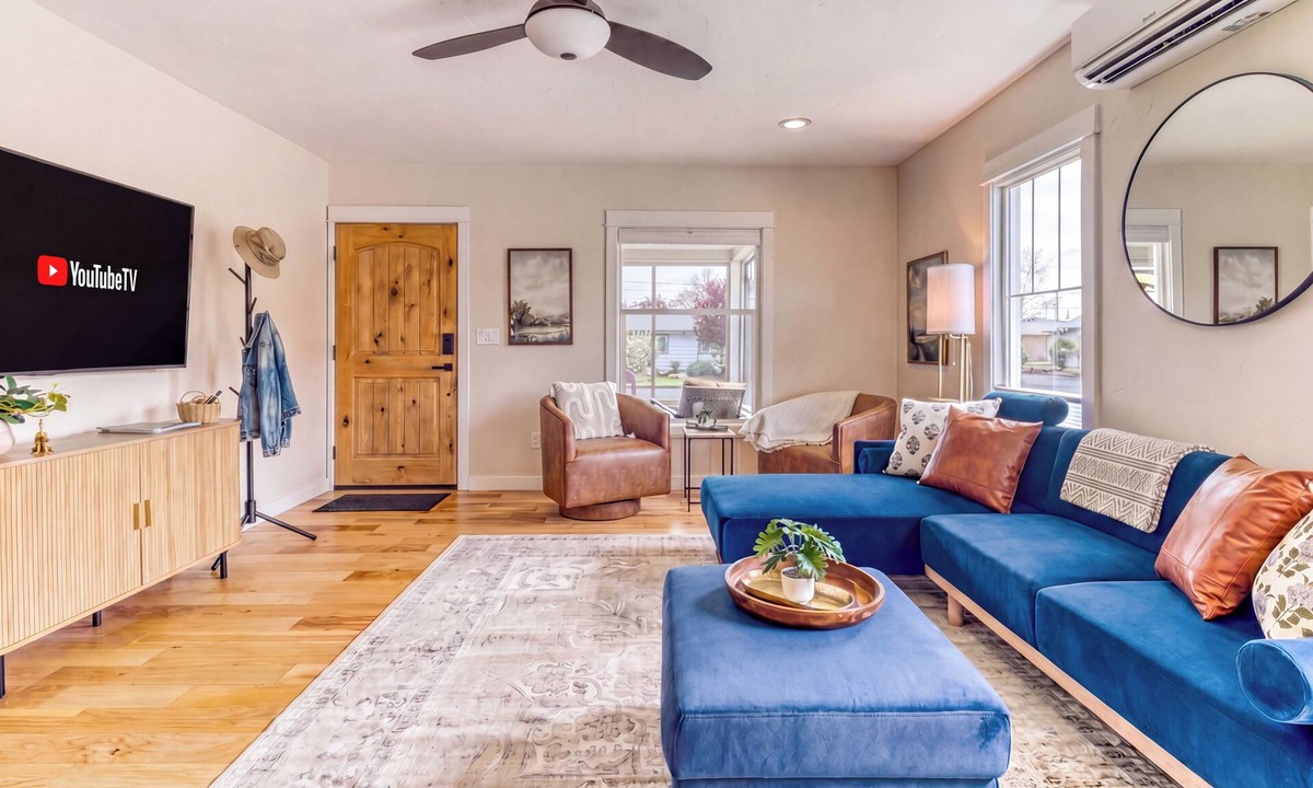 Redmond House | Downtown Redmond 4BR Walk to Food & Brews