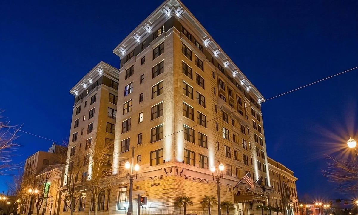 Goose Hollow Hotel | Downtown Retreat | 2 Modern Units | Pet-friendly | Near Pittock Mansion - 2 mi