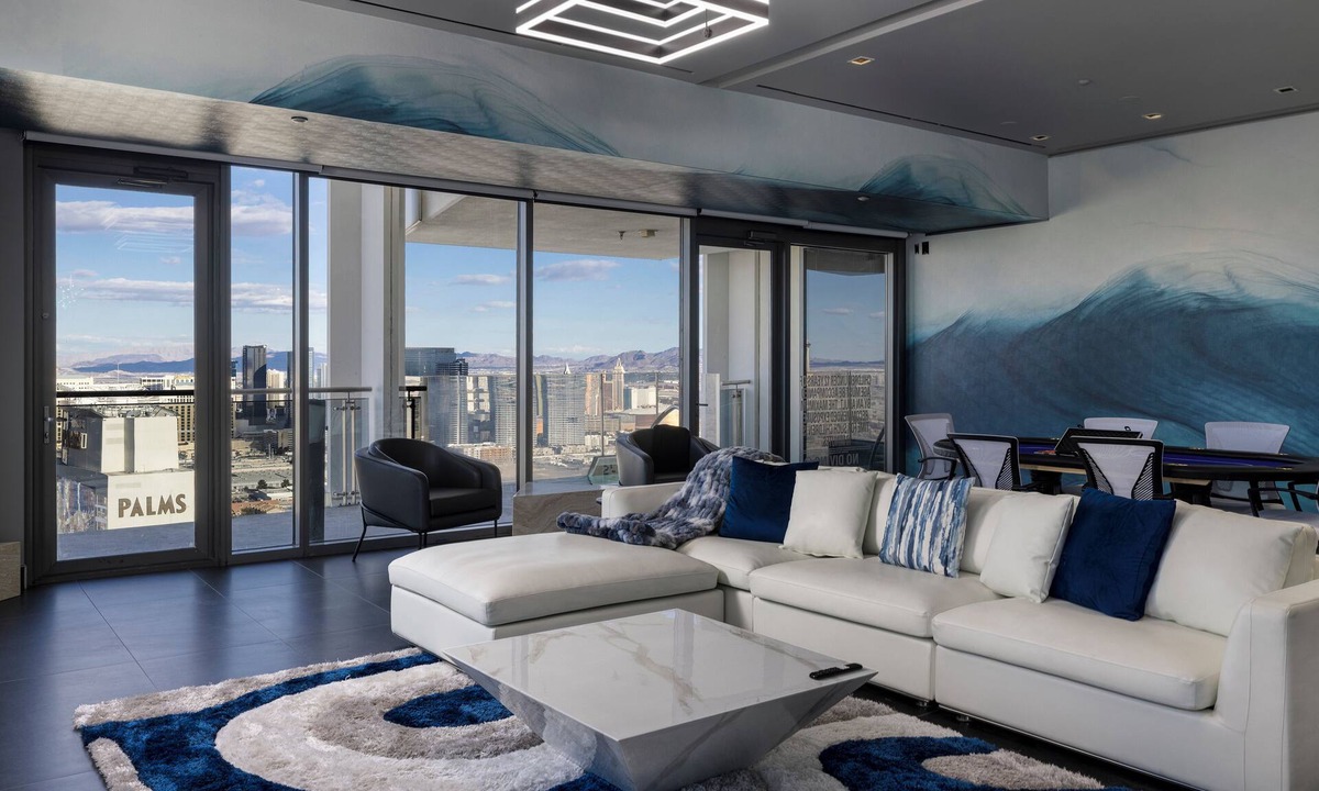 Las Vegas House | Dream Elite 4BR Penthouse Vegas Relaxing Hot Tub