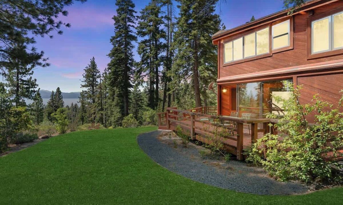 Dollar Point House | Dynamic Lake View Domain with Plenty Of Swag