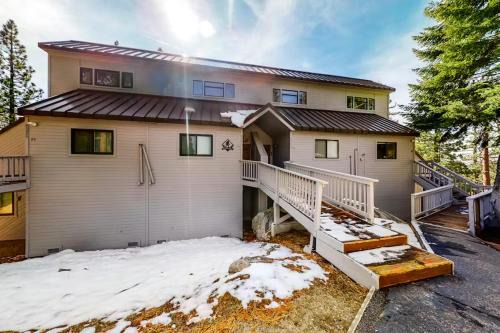 Lakeshore Apartment | Eagle's Nest