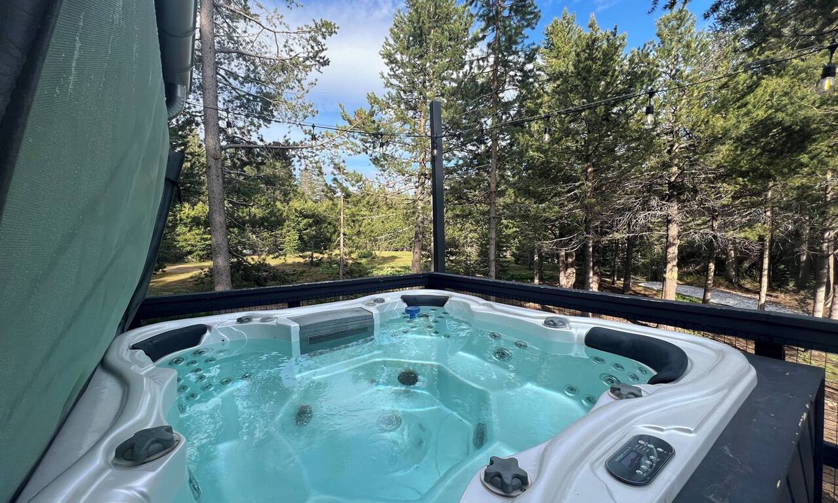 Echo Lake Cabin | Echo Summit Cabin: Hot Tub, 1mi to Sierra at Tahoe