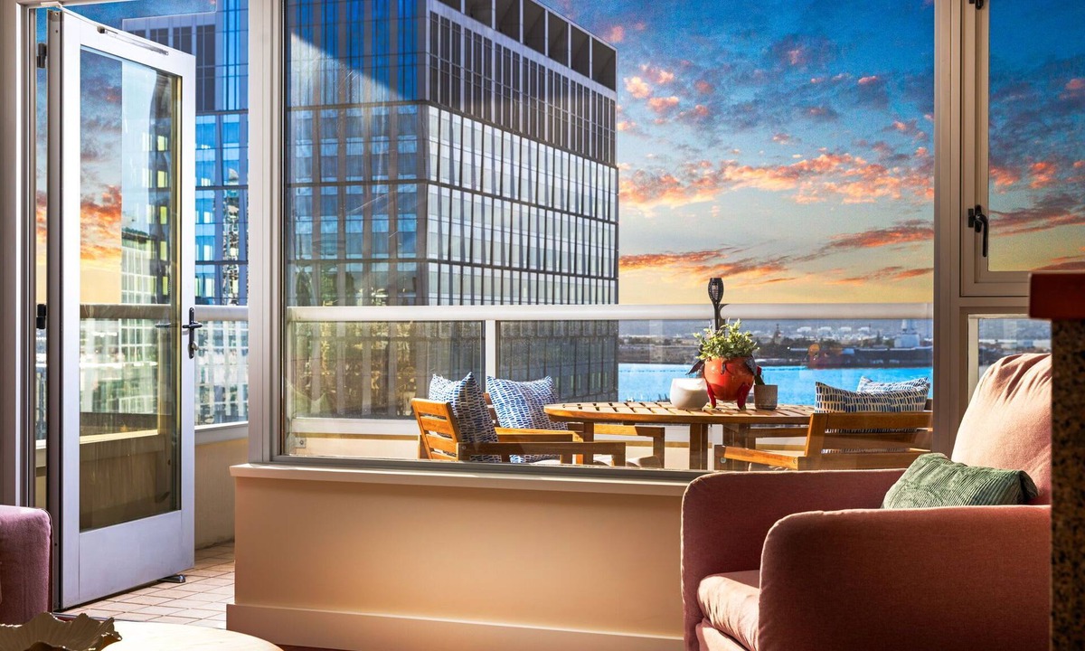 Columbia Condo | Electra Building 2bed - Views, Pool, Sauna, Spa