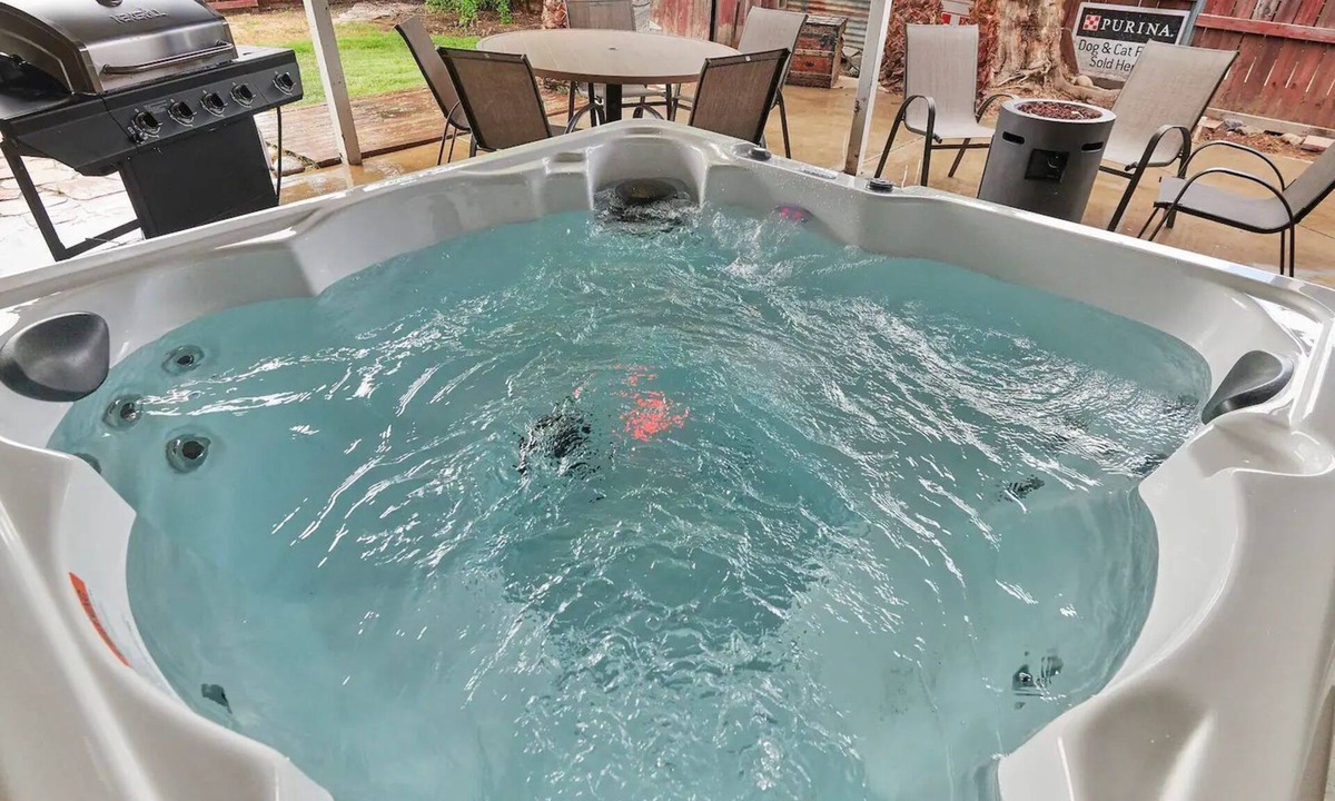 Clovis House | Elegant Hot tub l Fire Pit l BBQ l Oldtown Clovis