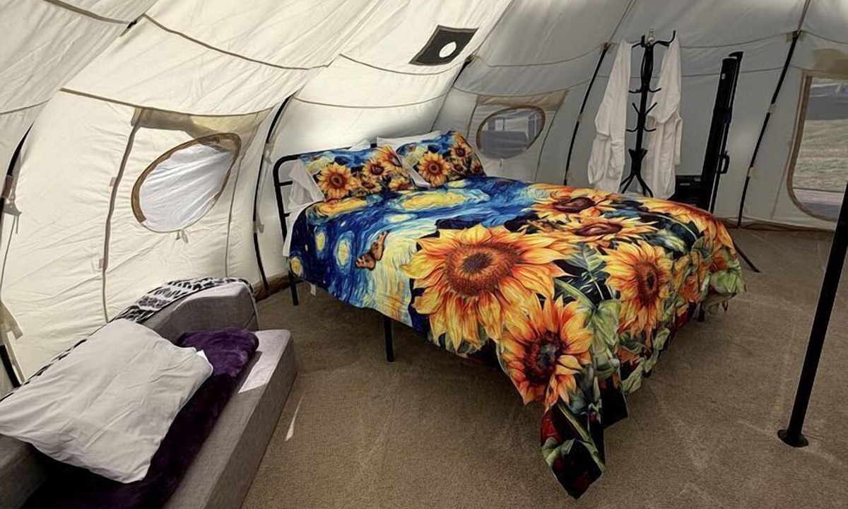 Leland RV Rental | Enchanting Bell Tent with Stargazing and Forest Views Near Wolf Creek, Oregon