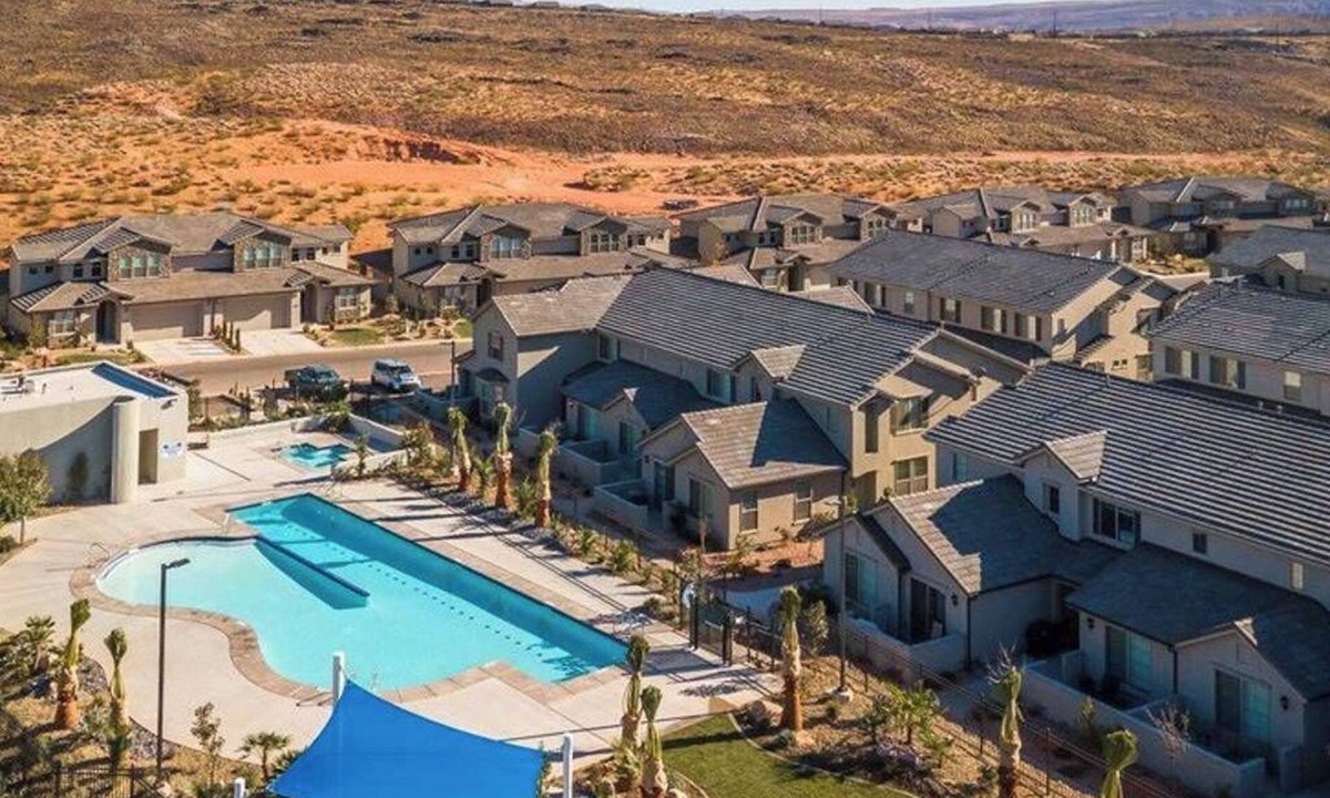 Sienna Hills House | End Unit | Huge Pool & Hot Tub | Fast Internet | By Zion & St George | #1889