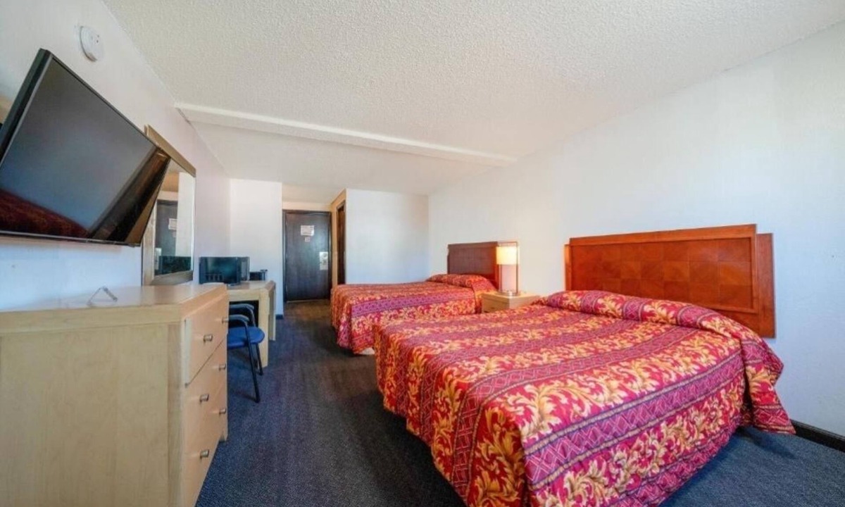 Powellhurst-Gilbert Hotel | Enjoy Peaceful Comfort Near South Waterfront City Park – Only 6 Miles Out