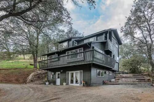 Three Rivers House | Entire Sequoia Cabin Compound l Walkable to the Park