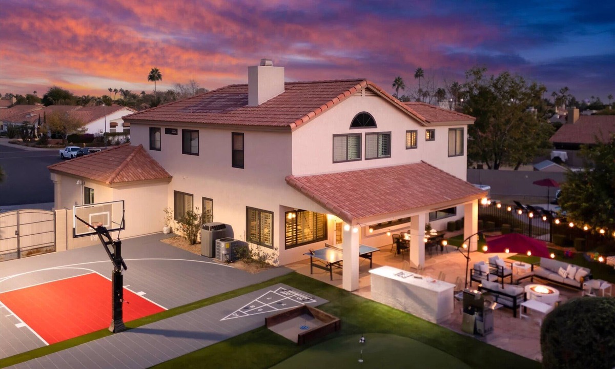 Paradise Park Vista House | Epic Family Getaway | Sport Court | Heated Pool
